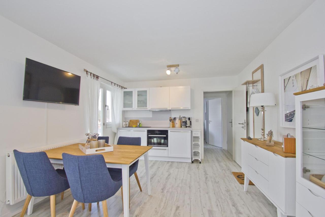 Moderne Ferienwohnung Mit Balkon, Meerblick - Ferienresidenz Zwei Boddenfewo 1-3 Lietzow エクステリア 写真